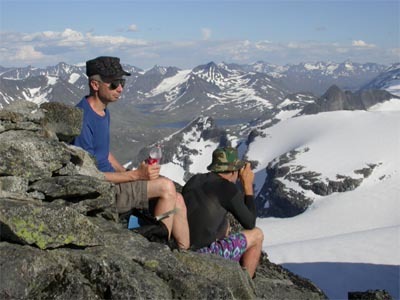 I bakgrunden breder Jotunheimen ut sig.