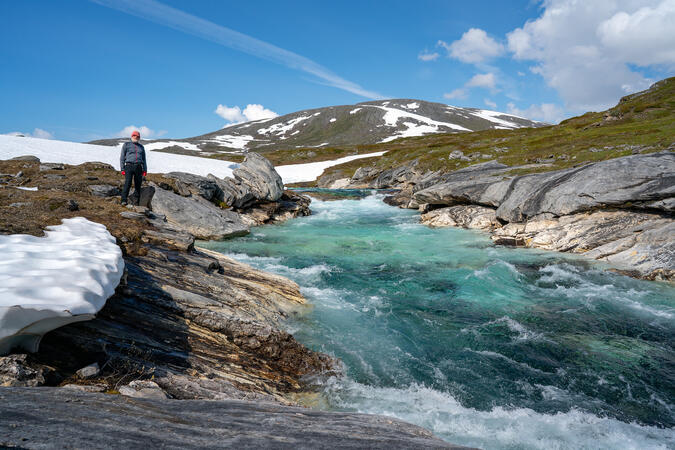 Moalkkomjåhkå med Sávtsasj i bakgrunden.