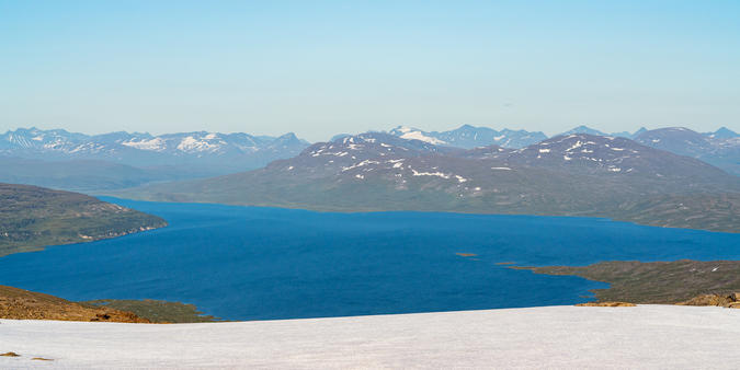 Vy mot Vásstenjávrre från 1200 m ö.h.