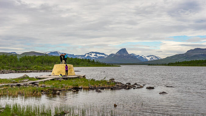 Treriksröset (eller Kolmen valtakunnan rajapyykki, eftersom jag tog den här bilden i Finland)