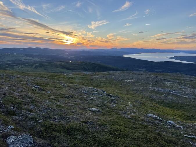 Kvällning med utsikt mot Skäckerfjällen