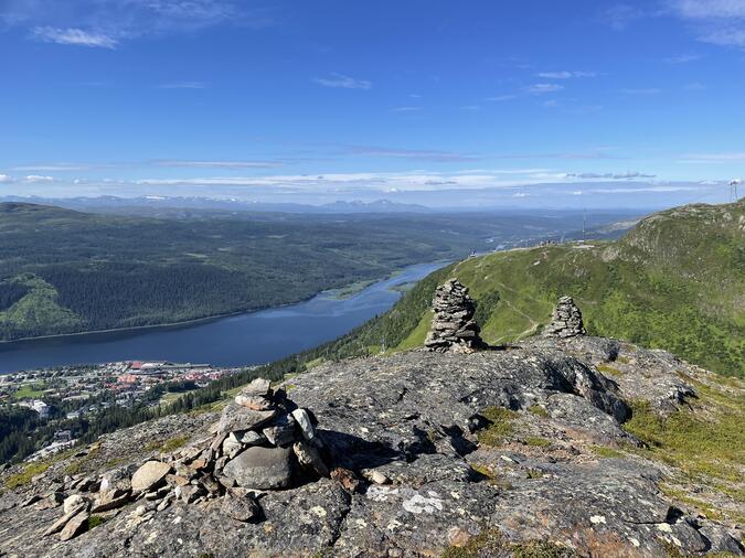 Sabeltänderna som kan ses från Åre by