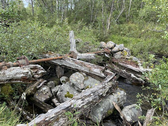 Spår av något gammalt pumphus kanske?