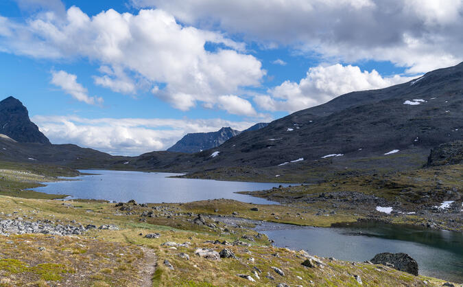 Snávvájávrre ligger 979 m ö.h.