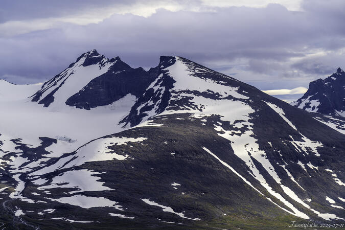 Favoritplatån och Favoritkammen. Vy från utsiktspunkten 1230 med 200 mm brännvidd.