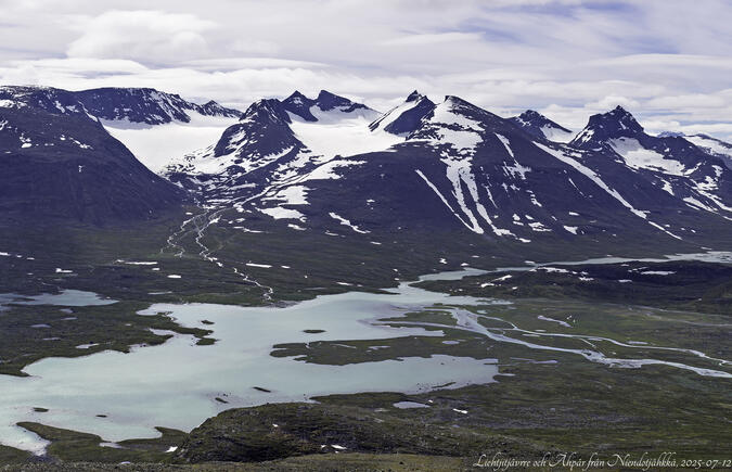 Mitt foto av Ähpár taget från Niendotjåhkkå 1445.