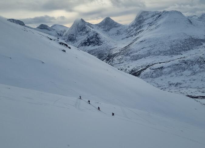 Hundratals imponerande toppar omger Åndalsnes.