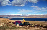 tentsbluelake.jpg (68391 byte)