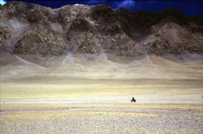 The southern part of the Chang Tang: vast, barren and very desolate. China, 1997.