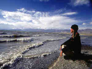 På stranden av av Karakol Lake, Tajikistan, 2000.