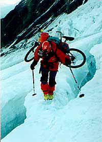 tomaszcrevasse.jpg (11867 bytes)