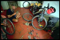 bikerepair.jpg (27076 byte)