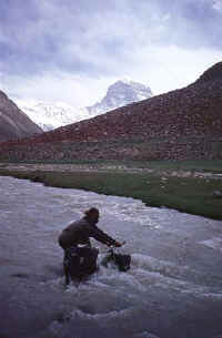 Mot Pik Engels, Tajikistan, 2000.