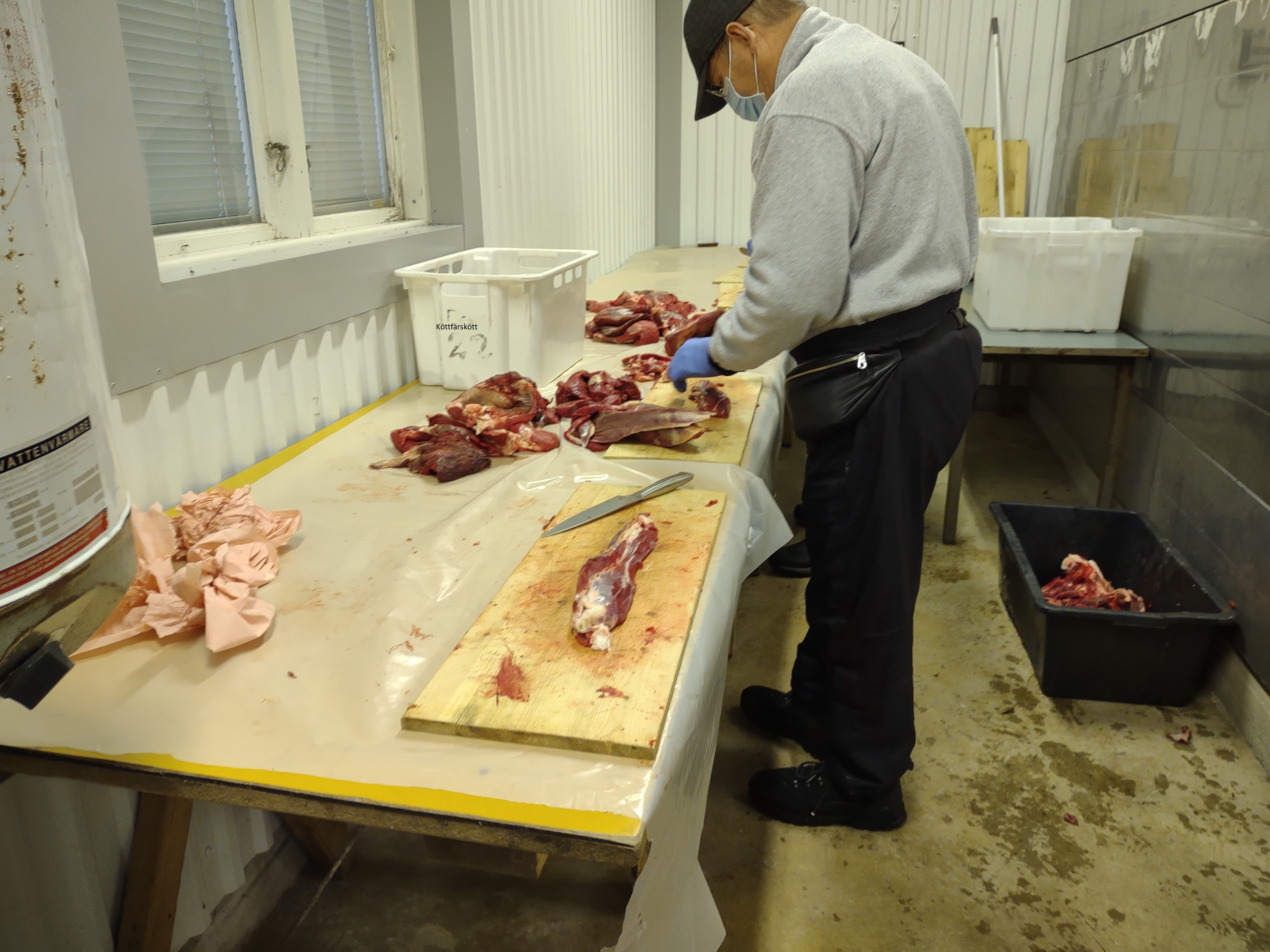 Renskärning av köttfärskött.jpg