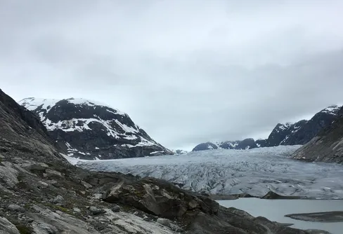 Glaciärer,sjöar, fjordar, tunnlar - Norge