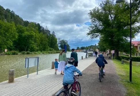 Cykla längs Göta kanal med barnen 260708-10