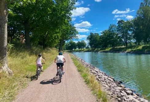 Cykla längs Göta kanal med barnen 260708-10