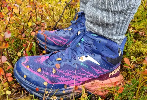 Testar lätta skor på fjället