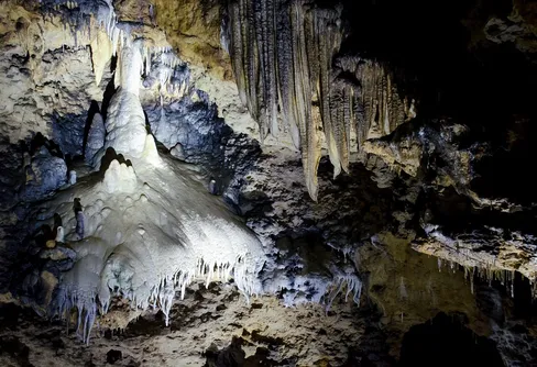 En över 400 meter djup undervattensgrotta hittad