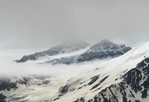 Rädsla versus ensam tjej i bergen