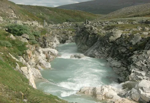 Genom dimmorna runt Pårtemassivet