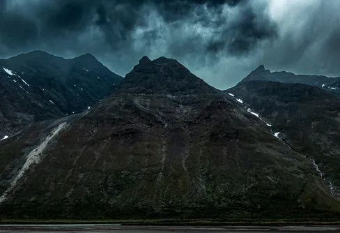 Lockad av The Dark Side (del 1: ett behagligt vägval)