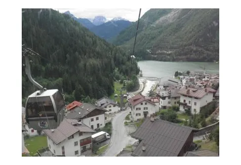 Vandring i Alleghe, Dolomiterna, Italien