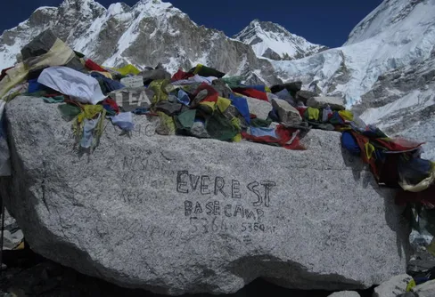 Koordinator på Keb, gasad på Damavand, bortgift i Iran, kontrollerad i Kina och torterad i Nepal