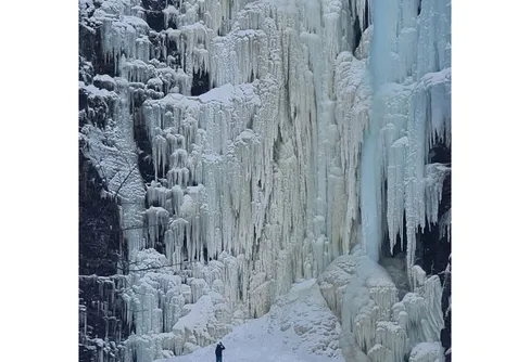 Njupeskär i vinterskrud