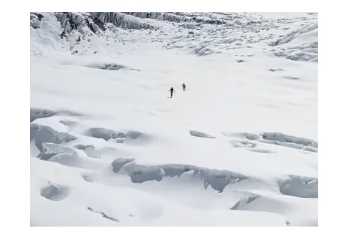 Med skidor ner för Lhotse!