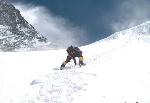 Mount Everest; Vad håller på att hända?