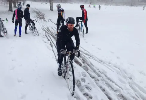 Snön en extra utmaning i årets sista SM i cykelcross!