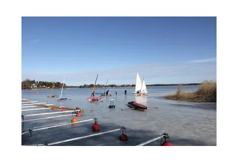 På Isjakt i Stockholmsskärgård, ett fartfyllt äventyr!