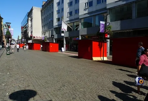 Foto: Röda spår av Malmöfestivalen & en intressant observation