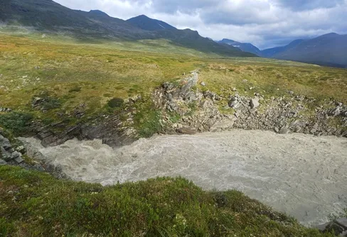 Brunt vatten och svarta tankar i Sarek