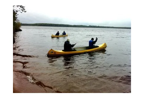 Paddling i stormen Katja med teamledare från ABB på Färnebofjärdens Nationalpark