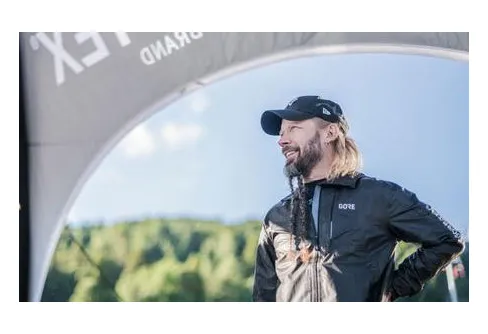 Springer Transalpine Run för svensk välgörenhetsorganisation