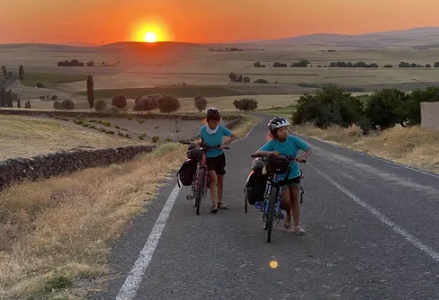 100 mil med cykel i Turkiet med döttrarna