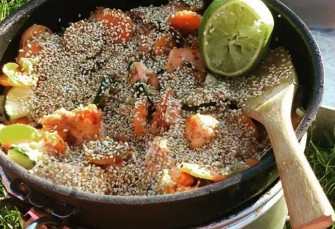 Stekt lax med teriyakisås och sesamfrö