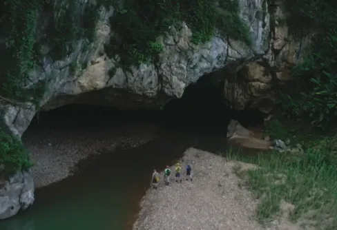 Häng med till världens största grotta!