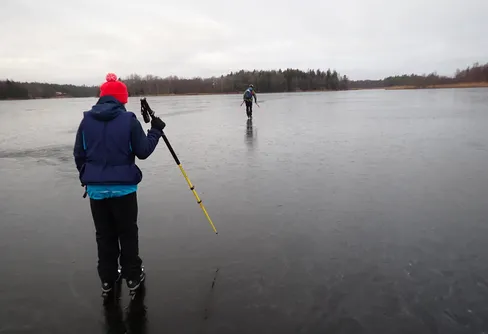 Familjeskridskotur vid Fjällnora 241223