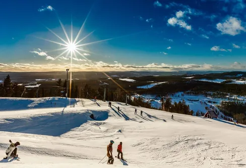 Lokala skidbackar satsar på friskvårdsåkare