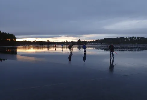 Fin skridskoåkning på Alsensjön och Sällsjön 251129