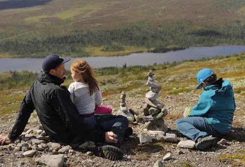 Plagg och prylar för små äventyrare – 10 tips inför vandringen med barnen