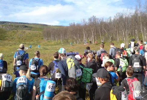 Två motionärer med knäproblem provar stentuff fjällorientering