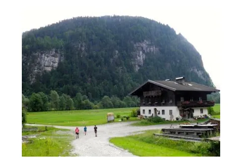 Direktrapport 3.e och sista vandringsdagen i Österrike Kor i vägen och medaljutdelning