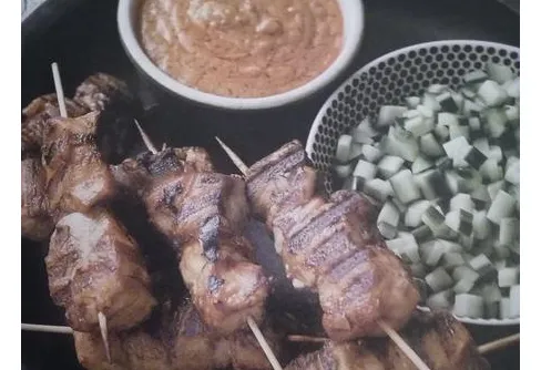 Sataykyckling med jordnötssås