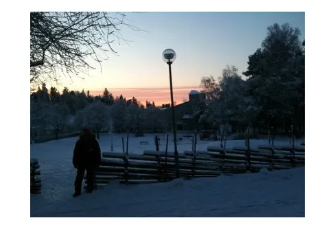 Inga skidor, Isen inte åkbar. Vinter och snö. Vandring på Hälsans Stig