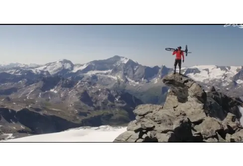 Kenny Belaey cyklar på slackline
