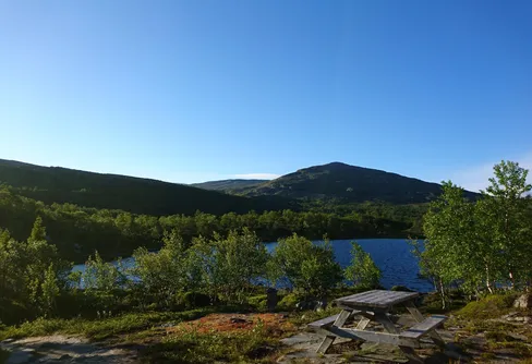 Pyramiderna, Issjödalen och Vålådalens fjällstation